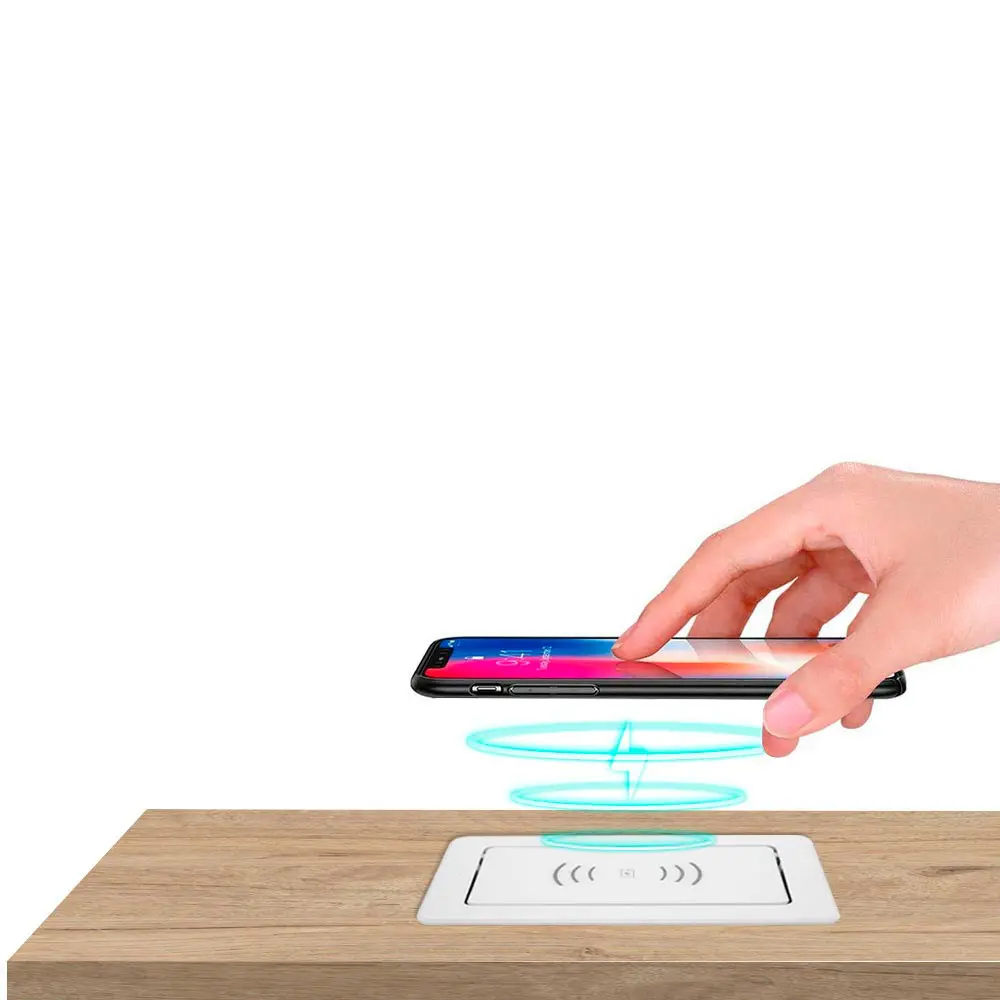 Grommet Plus con cargador inalámbrico integrado para escritorios, ideal para una oficina moderna.