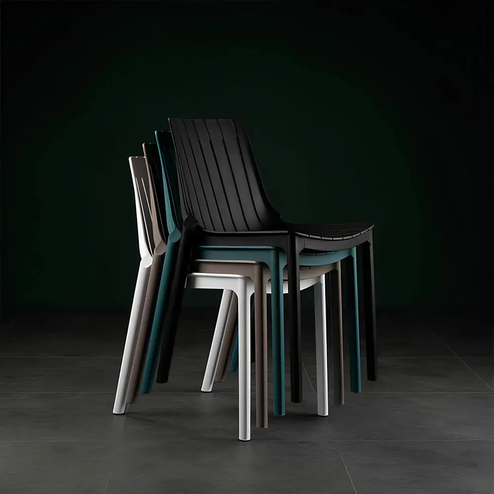 Silla nórdica con diseño minimalista y estructura de madera para oficina o comedor.